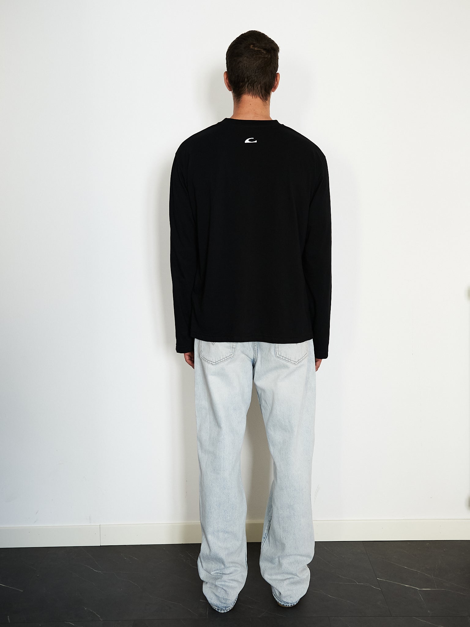 Essential Longsleeve — Black